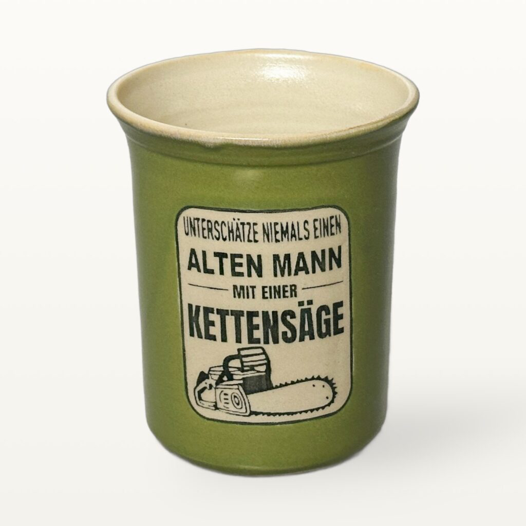 Unterschätze niemals einen alten Mann mit einer Kettensäge