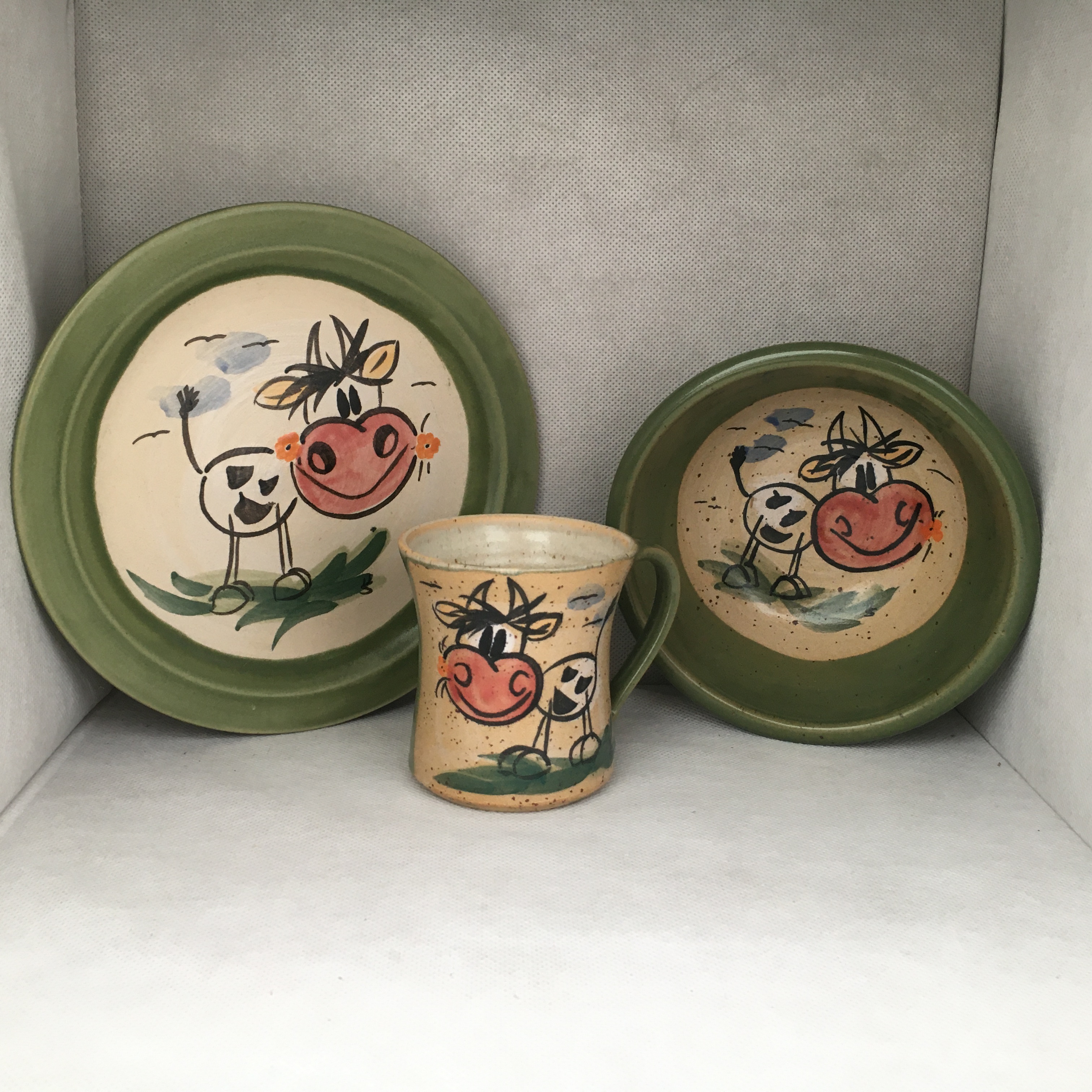 Handgemachtes Comic-Keramik-Set Kuh grün – handbemalt Bad Kissingen
