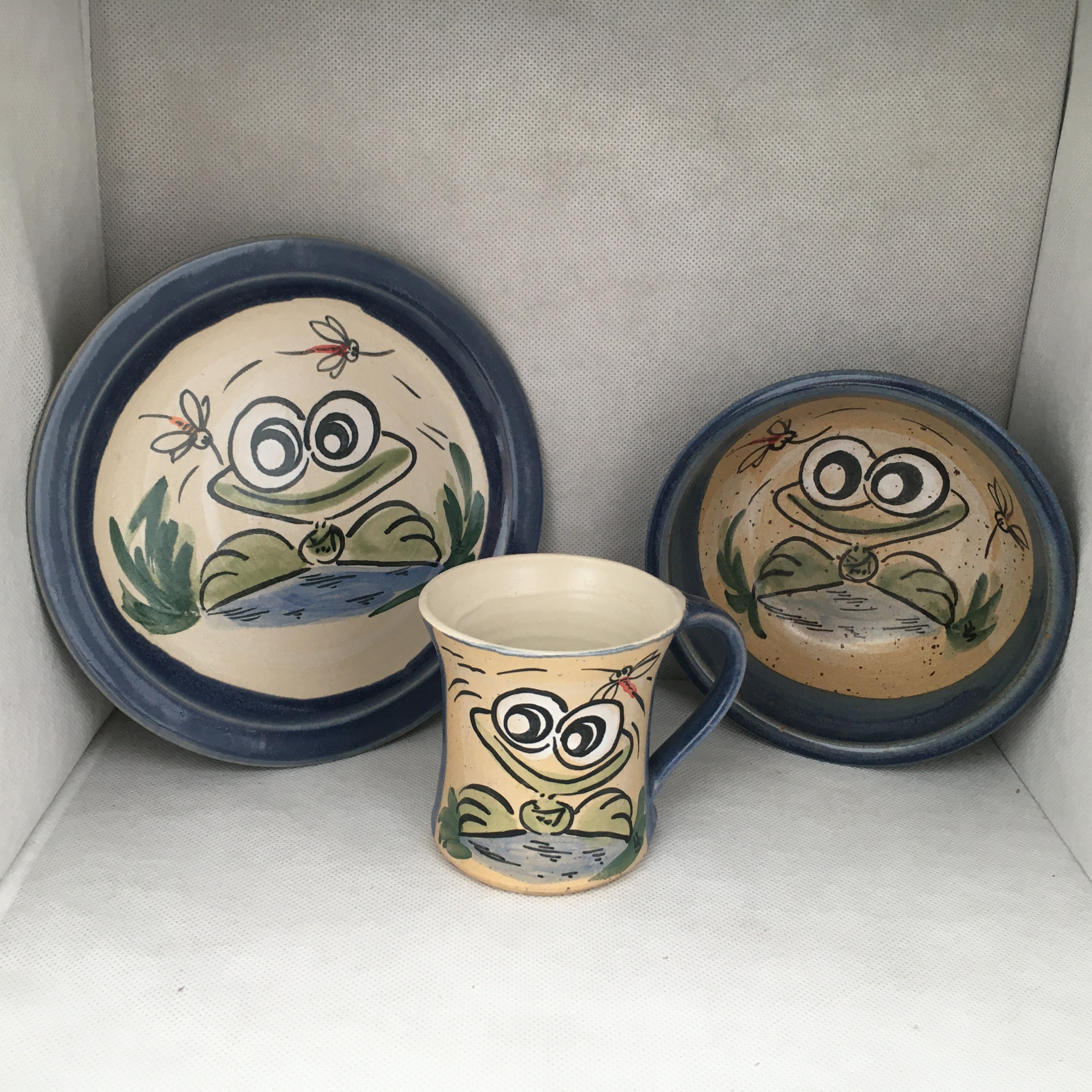 Handgemachtes Comic-Keramik-Set Frosch blau – Tasse Teller Müslischale